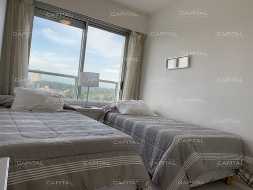 Oportunidad En Venta Playa Mansa - 2 Dormitorios Y Servicio- Ref: 27927