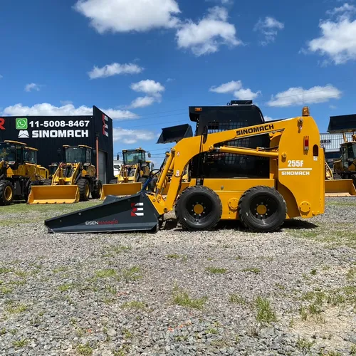 Minicargadora Con Desmalezadora Sinomach 255f Cerrada A/a