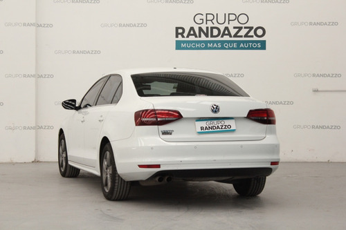 Volkswagen Vento Luxury 2.5 2016 La Plata 915