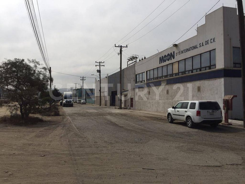 Nave Industrial Con Maquinaria Para Procesos De Pescados Y Mariscos