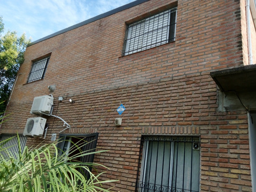 Preciosa Casa En Venta En Barrio Fisherton Rosario