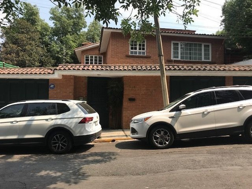 Casa En Calle Cerrada Con Seguridad
