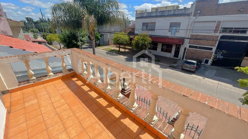 Venta Casa 4 Ambientes En El Palomar.