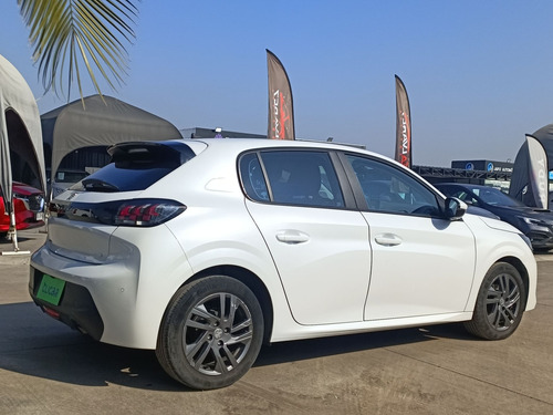 Peugeot 208 2021