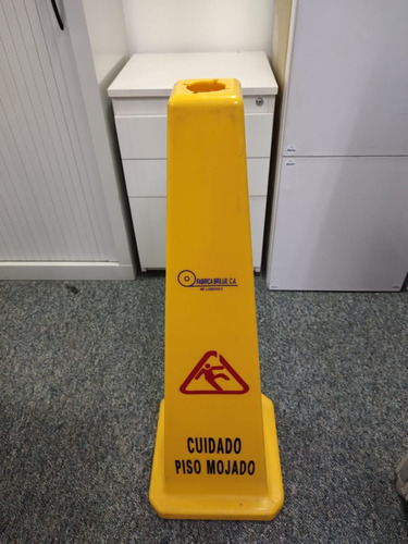 Cono De Advertencia Piso Mojado Brilux