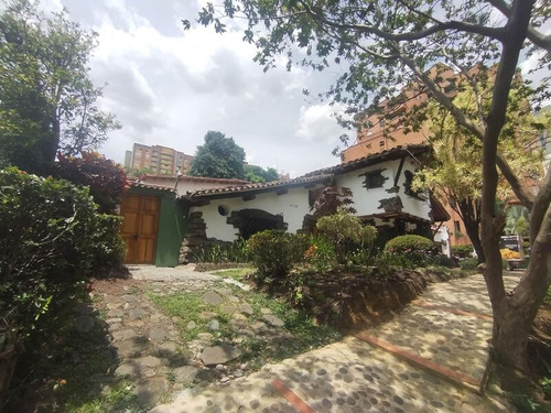 Casa En Venta Ubicada En Medellin Sector Aguacatala  (23900).