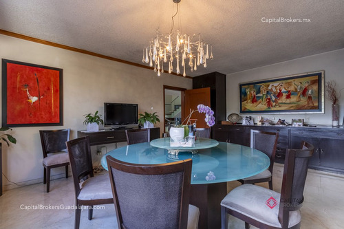 Residencia De Lujo En Venta En Colinas De San Javier, Con Alberca