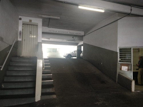 Imagen 2 de 8 de Venta Cochera En Avellaneda Centro