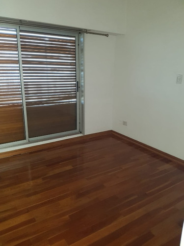 Departamento Piso 3 Ambientes Mas Escritorio Y Cochera Doble En Bernal Centro