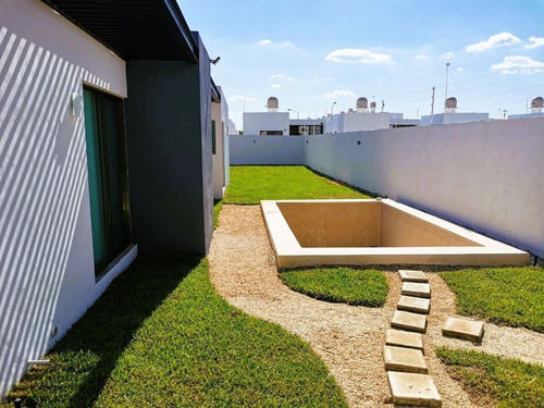 Casa De Una Planta, 3 Recámaras Y Piscina En Venta En Chacté Residencial, Dzitya