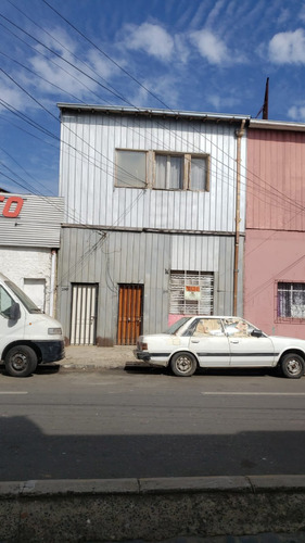 Casa Antigua, Muy Central Cerca De  Comercio Colegios Y Hosp