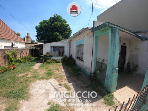 Departamentos Tipo Casa En Venta, Alberdi 126, Escobar Centro. Se Escuchan Ofertas.