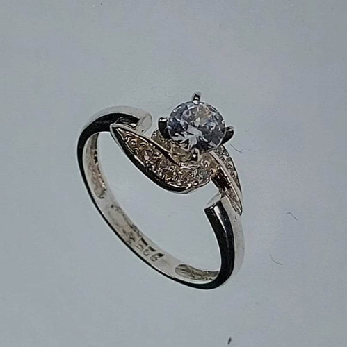 Anillo Plata .925 Con Cristal Central Y Diseño Hojas