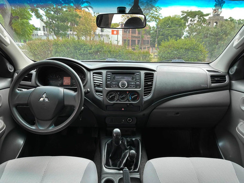 Imagen 11 de 17 de Mitsubishi L200 2.4 Cab Dob 4x4 2abag Abs Espejos Pr.caja