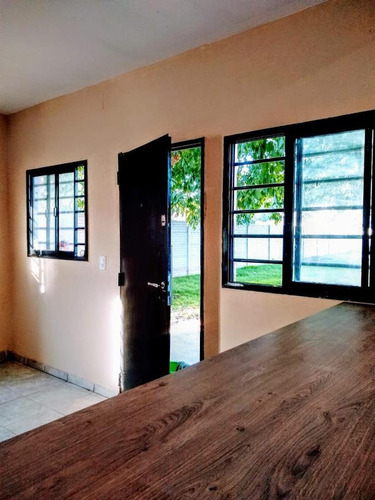 Imagen 7 de 19 de Casa - Burzaco