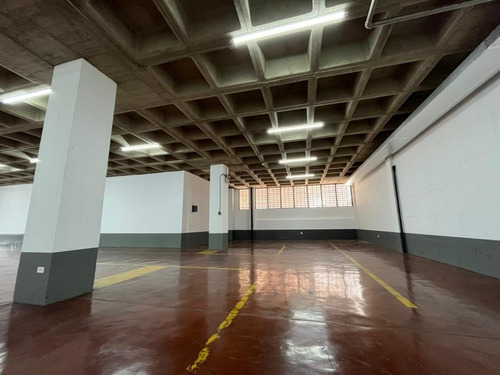 Imagen 6 de 28 de #1585 Local 320m2, Boleita Norte.