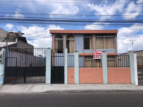 Casa A 100 Metros Del Parque Juan Benigno Vela