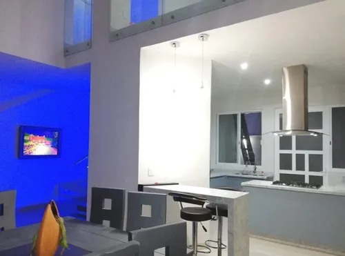 Casa Moderna Con Alberca Y Jardín, En Fraccionamiento Con Seguridad