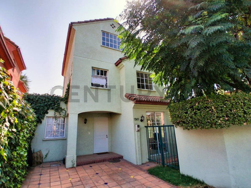 Se Arrienda Casa En Huechuraba En Condominio