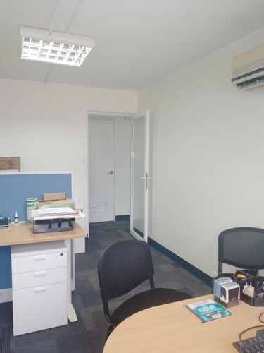 Se Alquila Oficina En Avda. Libertador 102m2