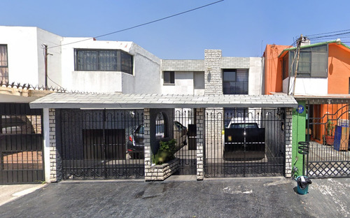 Casa En Valle Dorado, Tlalnepantla. Oportunidad De Inversión En Remate Bancario.