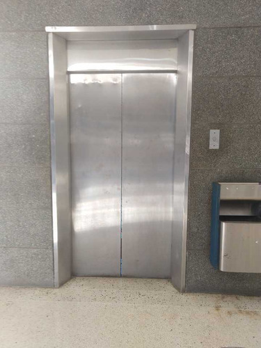 Imagen 3 de 6 de Se Vende Y/o Alquila Local 55m2 Caraballeda C.c El Sol