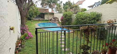 Casa En Venta En Olivos Jardín Pileta Quincho