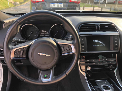 Jaguar Xe R Sport 2.0t 240cv