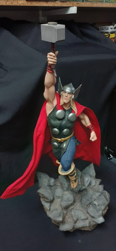 Sideshow Avengers Assemble Thor Statue Collection 1/5 Scale