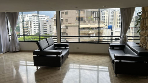 Bonito Pent House En Venta En La Urbanización Las Palmas