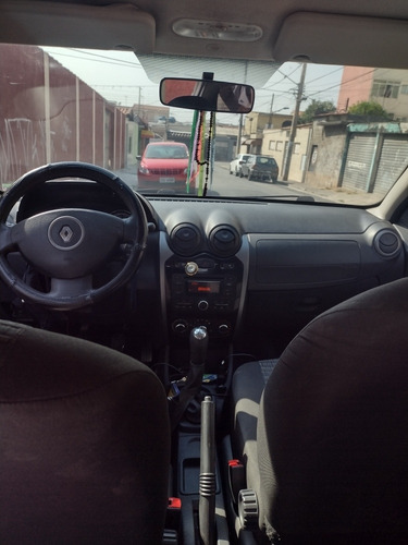 Imagem 4 de 10 de Renault Sandero 2014 1.0 16v Expression Hi-flex 5p