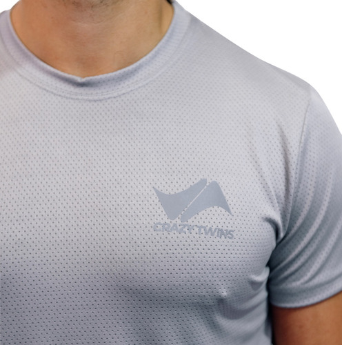 Imagen 3 de 3 de Remera Spandex Con Logo En Vinilo Refractario - Hombre