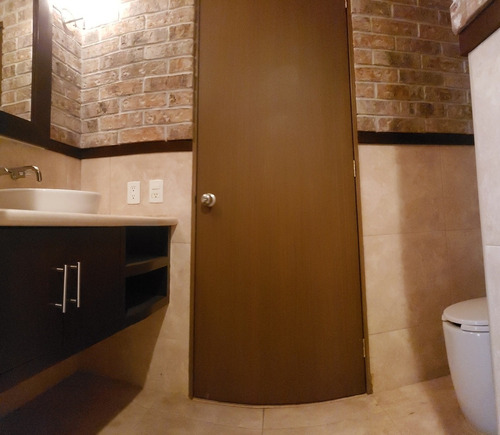 Super Departamento En Calle Cerrada!!