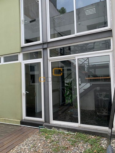 Edificio Corporativo En Alquiler, 9 Privados, 3 Baños Y 2 Patio - Canelones- Parque Rodó
