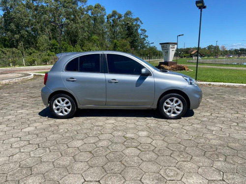 Imagem 3 de 10 de Nissan March Sv 1.0 12v Flex 5p