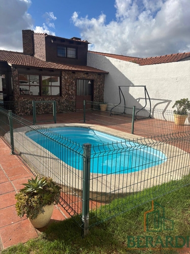 Venta - La Blanqueada- Preciosa Casa 5 Dorm, 4 Baños, Piscina, Barbacoa Y Depósito