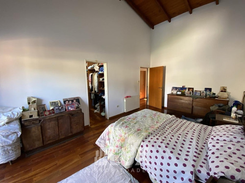 Casa 3 Dormitorios Con Piscina, Quincho Y Parrilla - Garage 2 Autos Cerca Del Rio - Alberdi