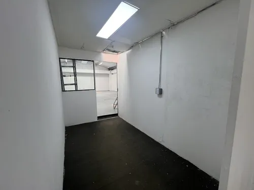 Bodega En Arriendo Ubicada En El Poblado Sector Almacentro (24940).