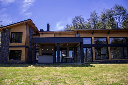 Casa De Montaña Con Vista Al Lago Jpg