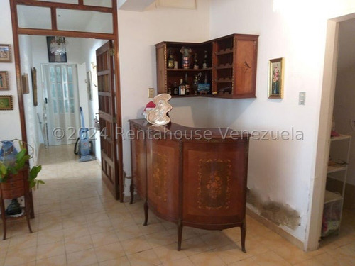 Carla Gonzalez Casa En Venta Urbanizacion Los Palos Grandes Mls #25-3878 Sc