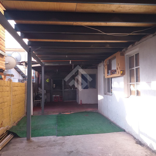 Casa En Venta De 4 Dorm. En La Florida
