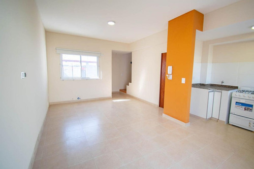 Imagen 9 de 30 de Duplex Tipo Casa Venta -165 Mts 2 Terreno-cochera - Berisso