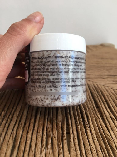 Imagen 3 de 3 de Crema Exfoliante E Hidratante Crimen Perfecto Mies