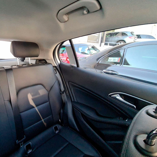 Imagen 17 de 22 de Mercedes Benz Gla 200 Sport 2020 Blanco Polar