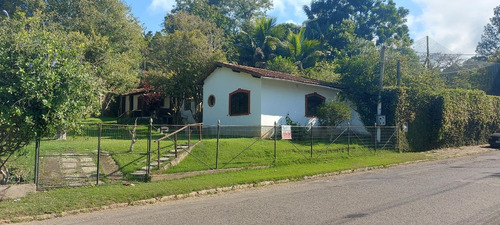 Casa Plana Com 04 Quartos, Terreno Ajardinado Com Pomar Na Vila Suíça - Miguel Pereira