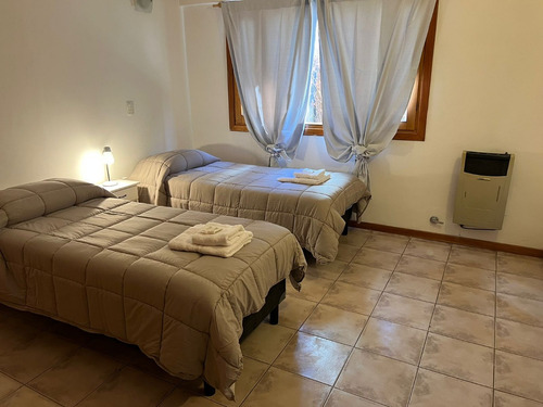 Hermoso Departamento De 3 Ambientes Sobre Calle Ramayón Al 800, En Pleno Centro De La Ciudad De San Martín De Los Andes, Neuquén, Patagonia Argentina / Ideal Para Renta Turística
