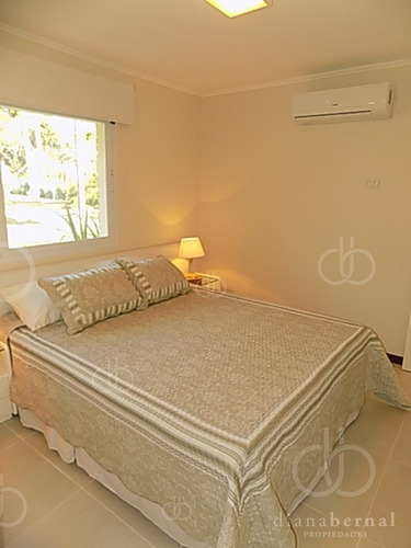Imagen 7 de 19 de Casa De 4 Dormitorios Y Piscina Climatizada En Punta Del Este, Playa Mansa.