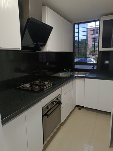 Se Vende Apartamento En Urbanización Palma Real, La Victoria