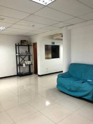 Imagen 7 de 12 de Venta De Local (a Pie De Calle)/av Libertador// Los Cedros