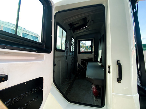 Imagem 11 de 13 de Mercedes-benz Atron 1719 2p (diesel)(e5) 2013/2013 Via Truc